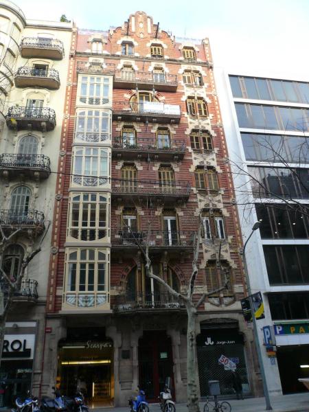 Casa Domèncech i Estapà (1908-1909), by architect Josep Domènech i Estapà, in Barcelona.