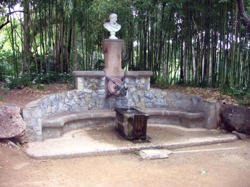 Fuente de Hércules, de Antoni Gaudí, en el Palacio Real de Pedralbes (Barcelona)