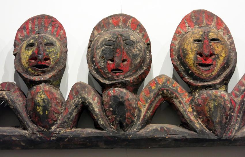 Museu de Cultures del Món (Barcelona), llinda d'habitatge abelam, Nova Guinea