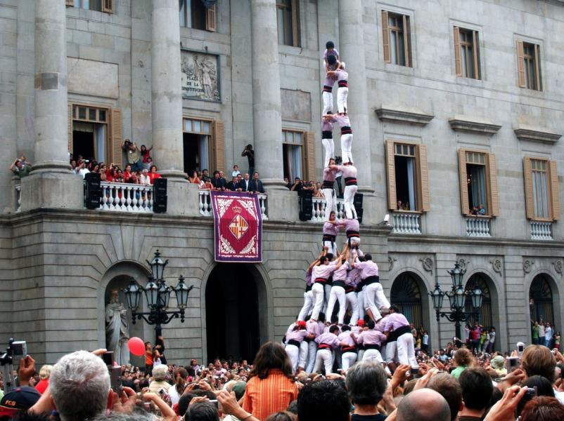 Castellers in front of the Ajuntament