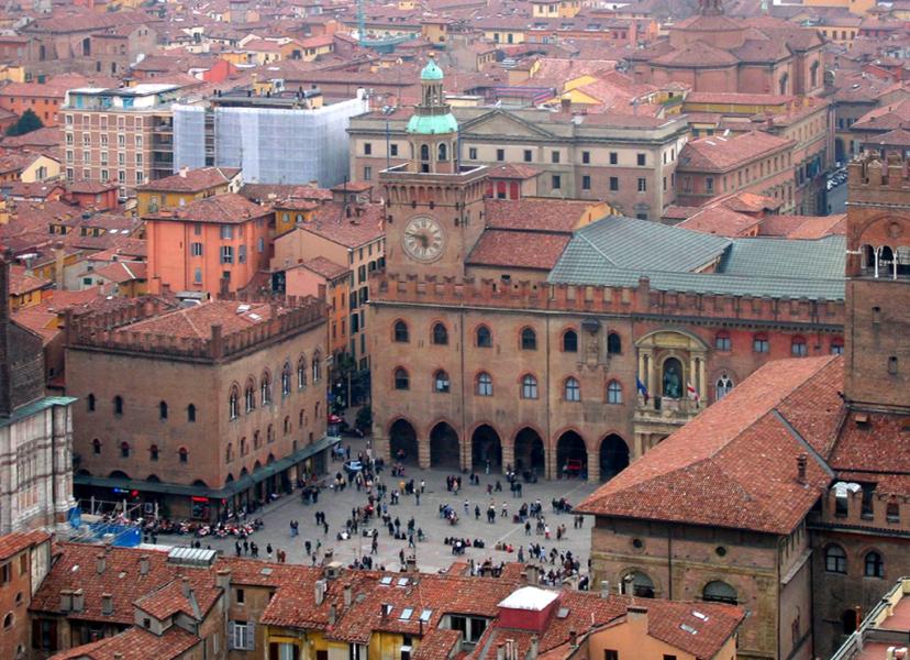 Imagini pentru Bologna piazza Maggiore și piazza Nettuno