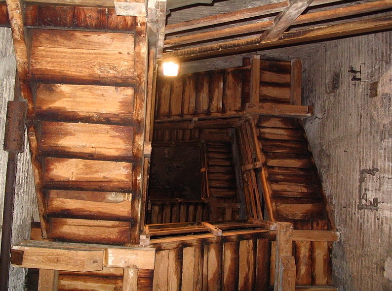 Inside the Torre Asinelli, looking up Inside the Torre Asinelli, looking up