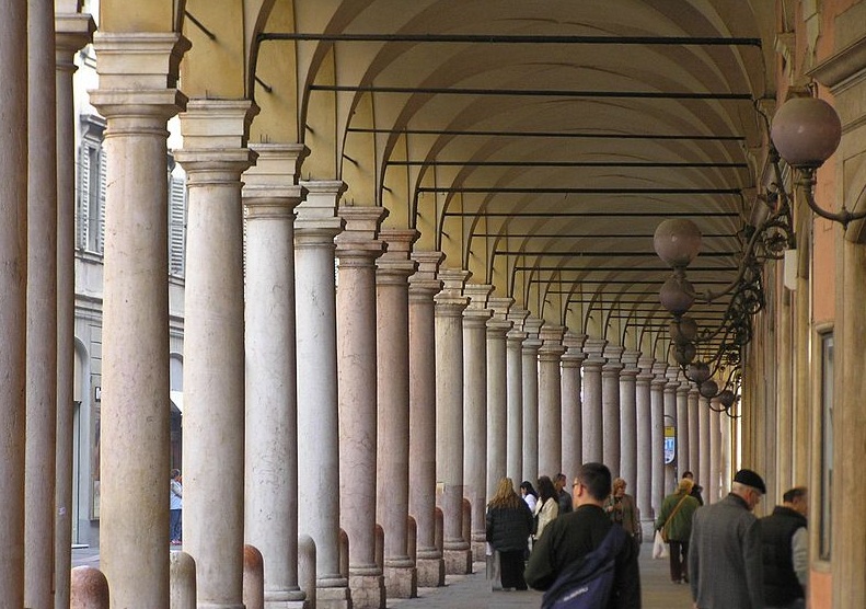 Portici del Collegio, Via Emilia