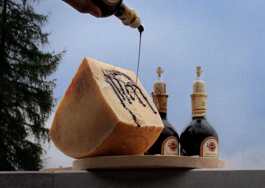 Asiago DOP cheese and balsamic vinegar