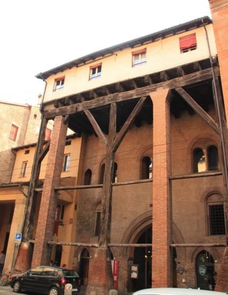 Casa Isolani