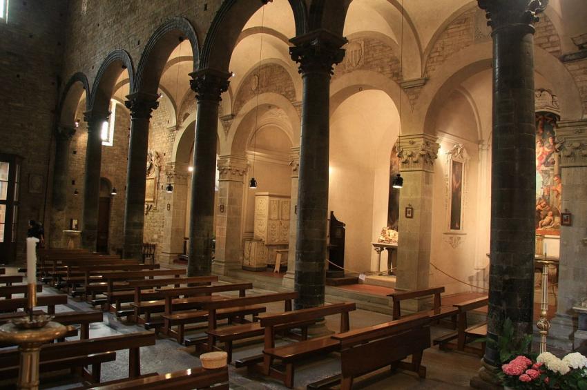 Inside SS. Apostoli Inside SS. Apostoli