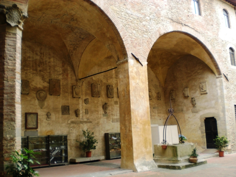 Under the loggia of the Palazzo dei Vicari Under the loggia of the Palazzo dei Vicari