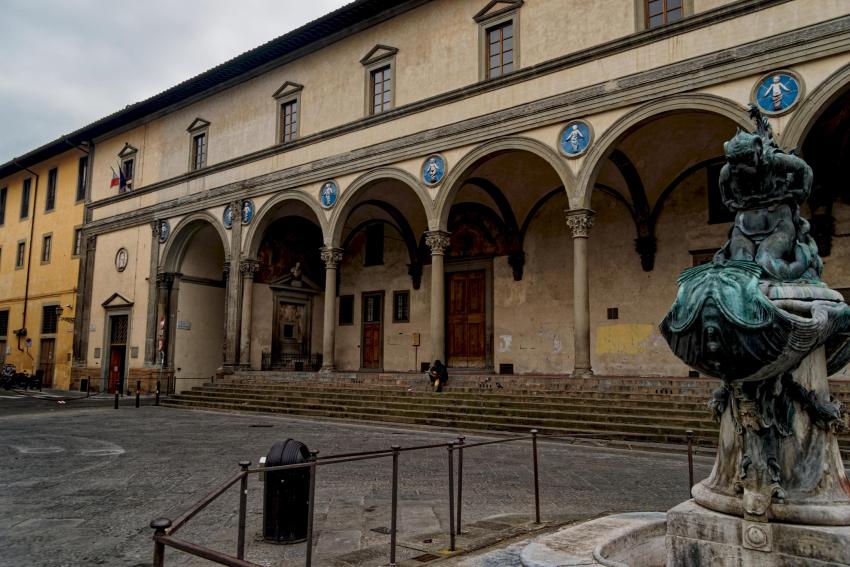 Firenze / Florence - Piazza della Santissima Annunziata - View East on lo Spedale degli Innocenti 1445 by Filippo Brunelleschi &amp; Pietro Tacca's Fountain 1629
