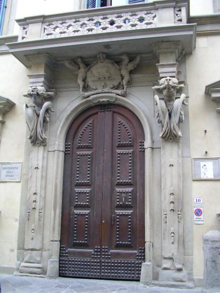 Silvani's portal on Palazzo Fenzi Silvani's portal on Palazzo Fenzi