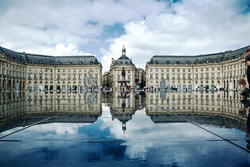Place de la Bourse with the Hotel and Palais de la Bourse in Bordeaux. In front the Miroir d'eau can be seen.