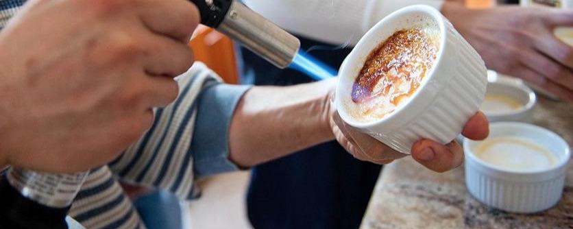 crème brûlée using a torch