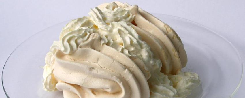 Meringues mit Schlagrahm