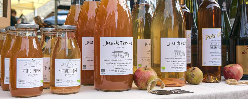 Jus de poire et jus de pomme