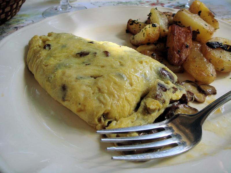 omelette aux cèpes parfaitement pliée