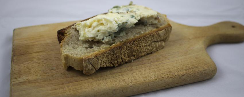 Fourme d'Ambert au lait cru sur pain bâtard