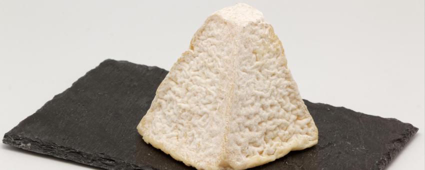 Pouligny-saint-pierre (goats'-milk cheese)