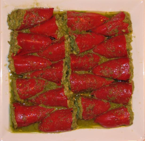 Pimientos de piquillo rellenos de guacamole y bonito