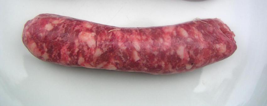 A pair of raw Toulouse sausages (in French, saucisses de Toulouse), very similar to the Catalan botifarres.