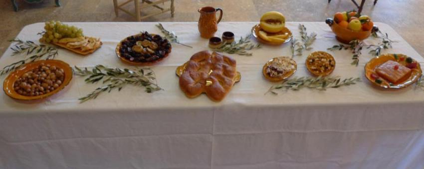 Caderousse, les treize desserts présentés au salon des santonniers