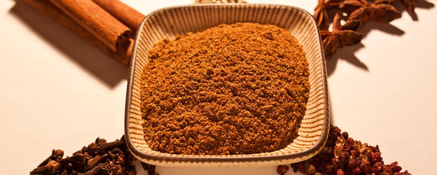 ive-spice powder (Sichuan peppercorn, cloves, cinannom, fennel seeds, and star anise