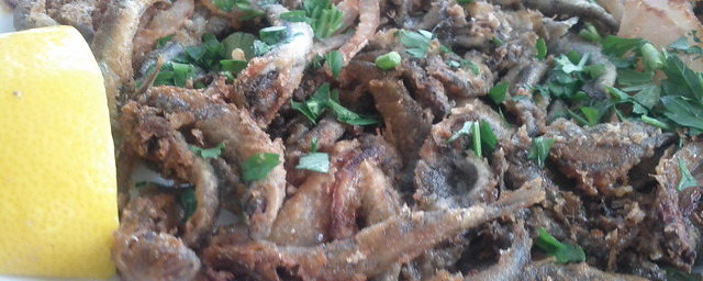 Αθερίνα με κρεμμύδια (smelt with onions)