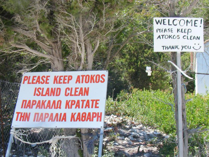 Welcome sign on Atokos' One house bay, beach