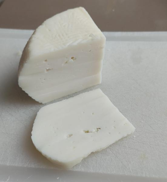 Formaggio di capra di Lagundo, o caprino di Lagundo, formaggio altoatesino tutelato come prodotto agroalimentare tradizionale