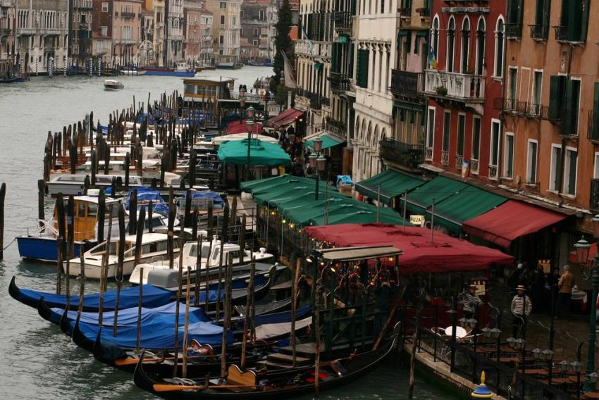 Along the quay from the Rialto Bridge