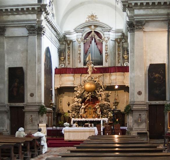 Looking towards the high altar Looking towards the high altar