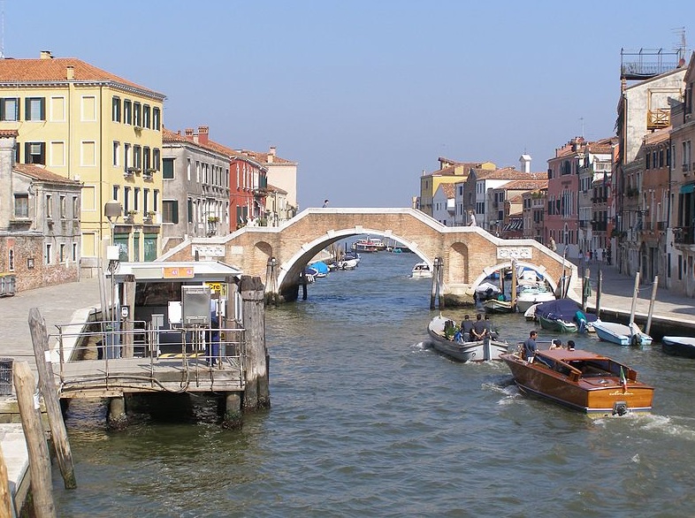 Ponte di Tre Archi, on the Canale di Cannaregio Ponte di Tre Archi, on the Canale di Cannaregio