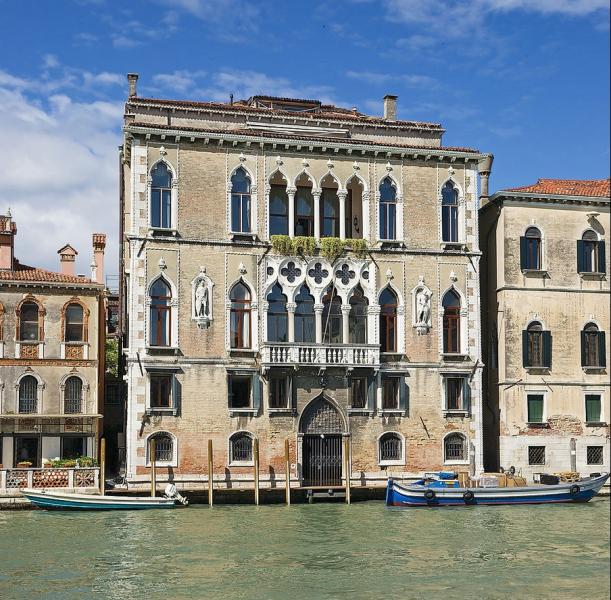Palazzo Loredan dell'Ambasciatore Palazzo Loredan dell'Ambasciatore