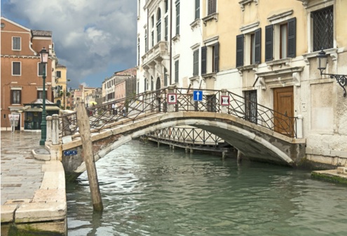 Private bridge to Palazzo CIni